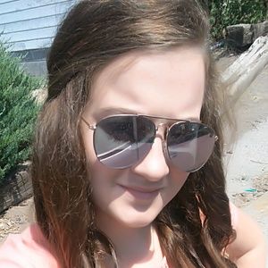 Meet your Posher, Cayli